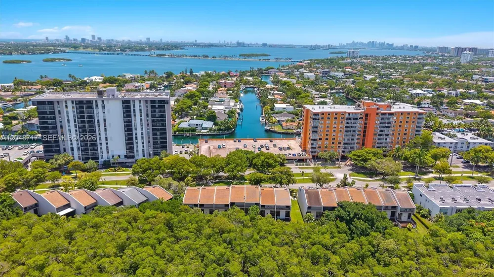 2525 NE 135th St North Miami, FL 33181