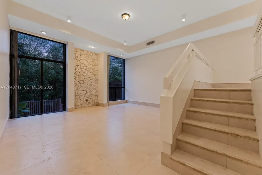 2525 NE 135th St North Miami, FL 33181
