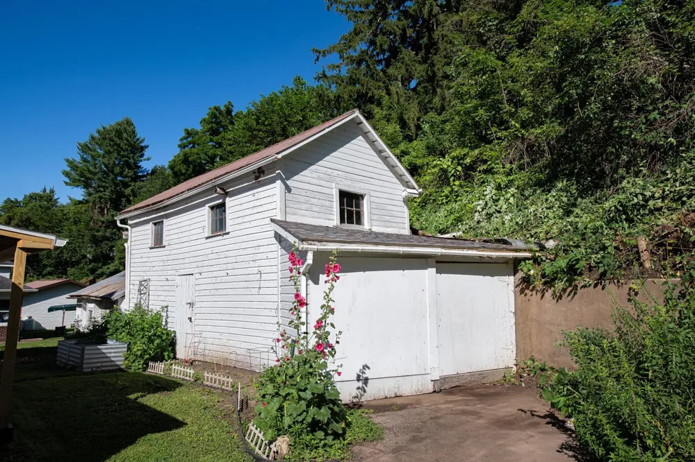 247 North Street Fountain City, WI 54629
