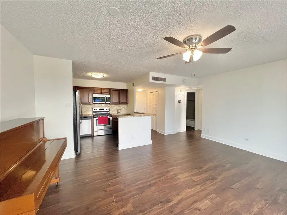715 S Upper Broadway Street #205 Corpus Christi, TX 78401