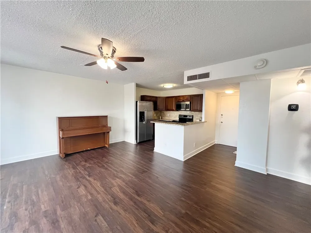 715 S Upper Broadway Street #205 Corpus Christi, TX 78401