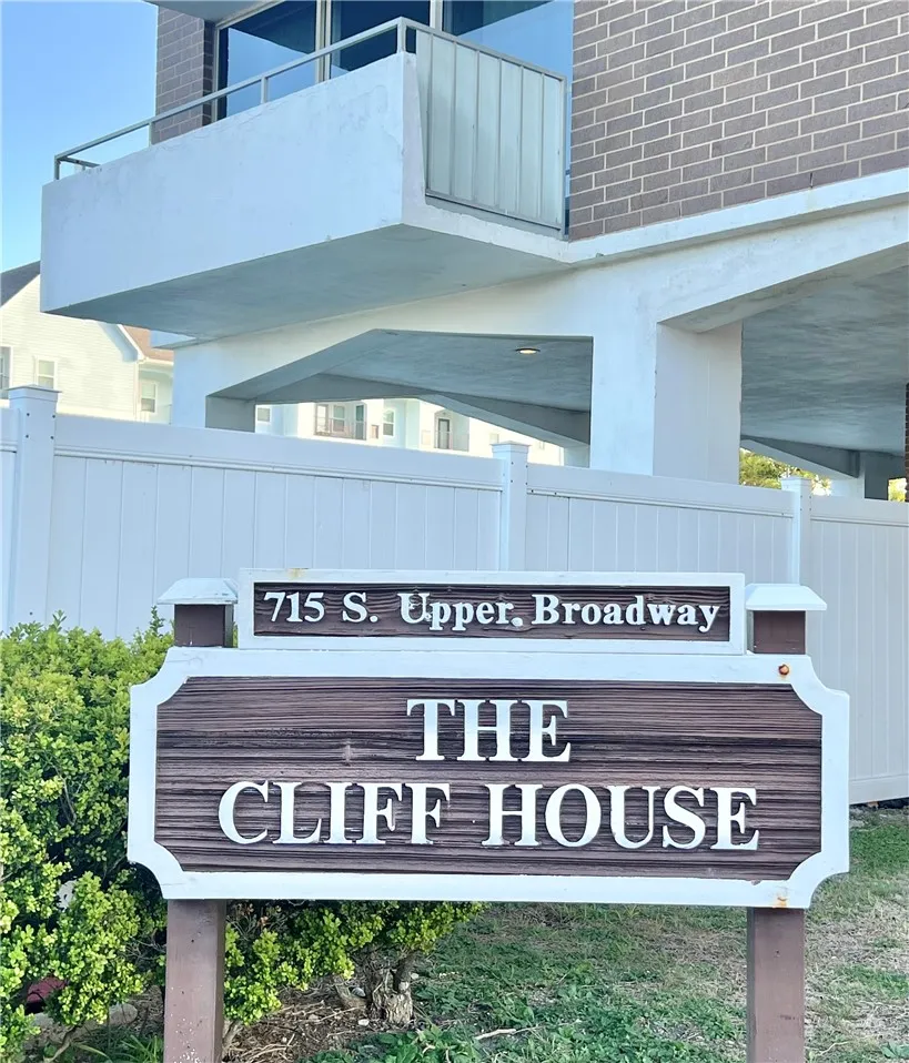 715 S Upper Broadway Street #205 Corpus Christi, TX 78401
