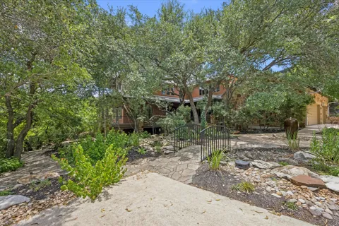 2501 Stratford Drive