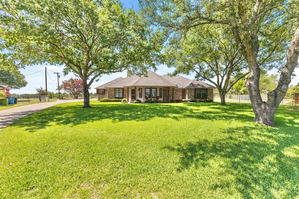 740 Squire Place Red Oak, TX 75154