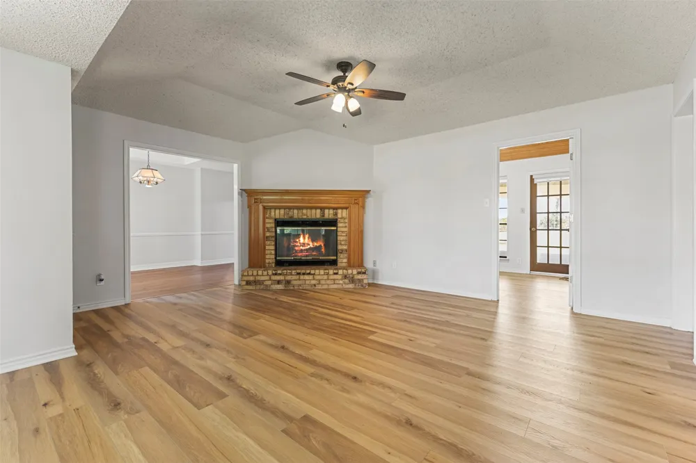 740 Squire Place Red Oak, TX 75154
