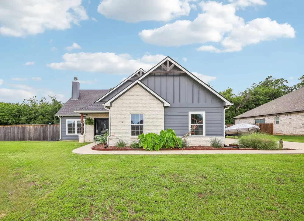 116 E Bexar Street Mabank, TX 75147