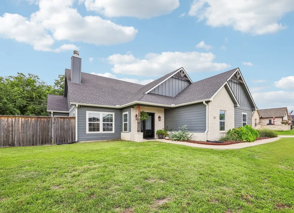 116 E Bexar Street Mabank, TX 75147