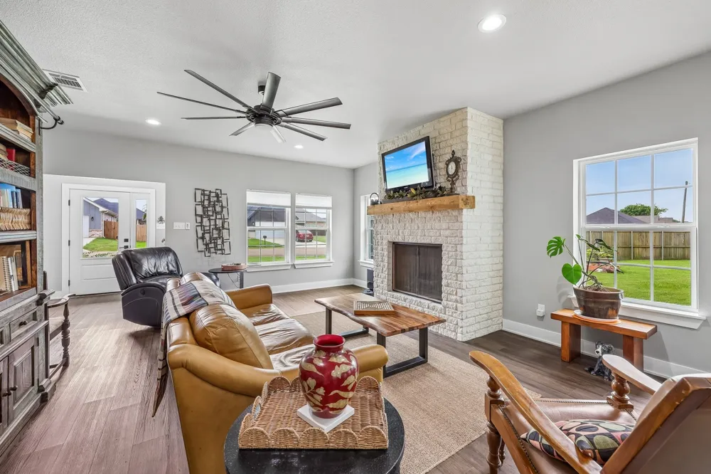 116 E Bexar Street Mabank, TX 75147