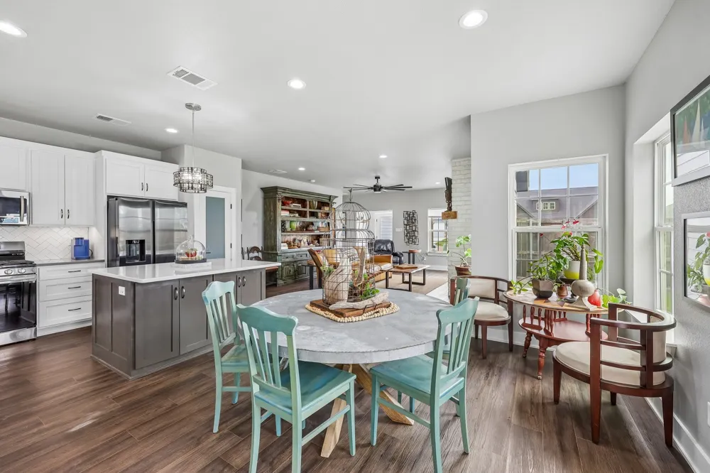 116 E Bexar Street Mabank, TX 75147