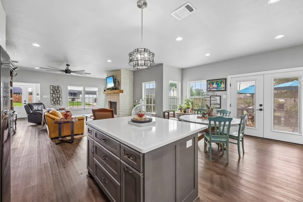 116 E Bexar Street Mabank, TX 75147