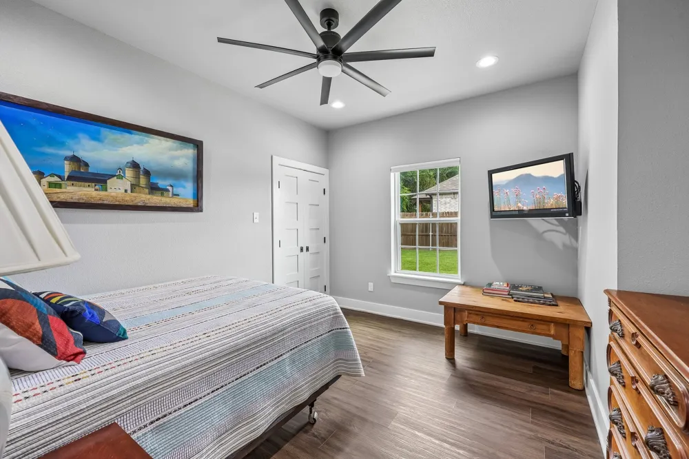 116 E Bexar Street Mabank, TX 75147