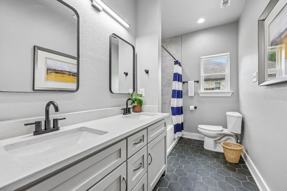 116 E Bexar Street Mabank, TX 75147