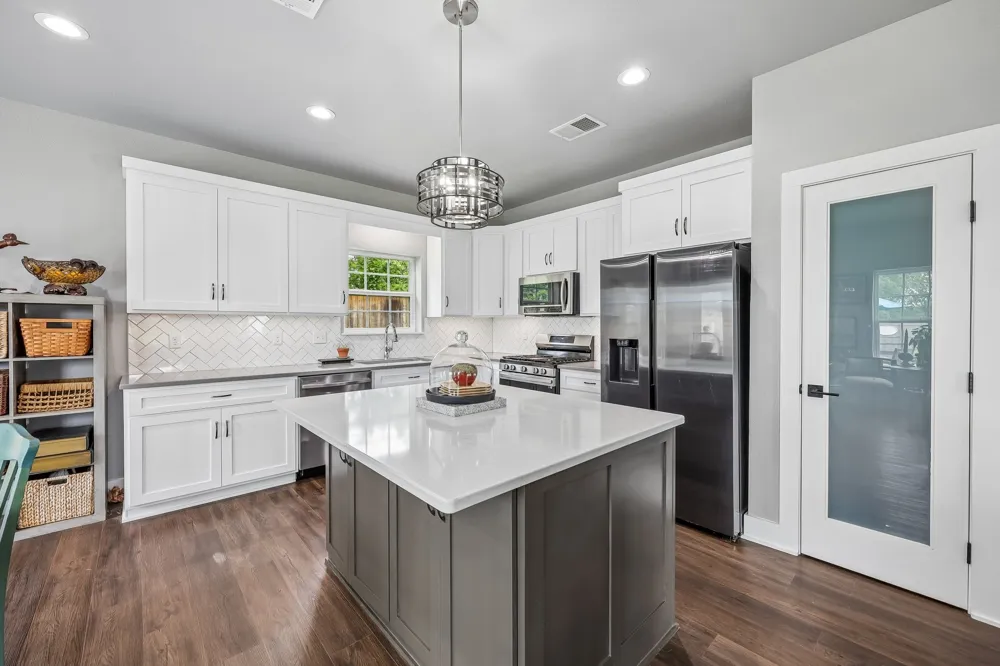 116 E Bexar Street Mabank, TX 75147
