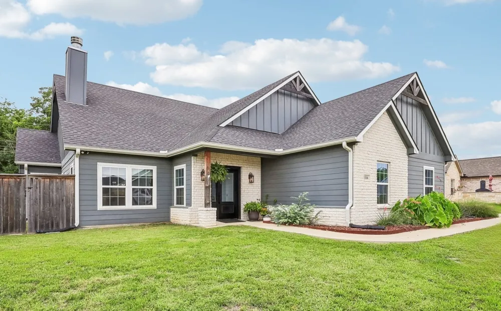 116 E Bexar Street Mabank, TX 75147