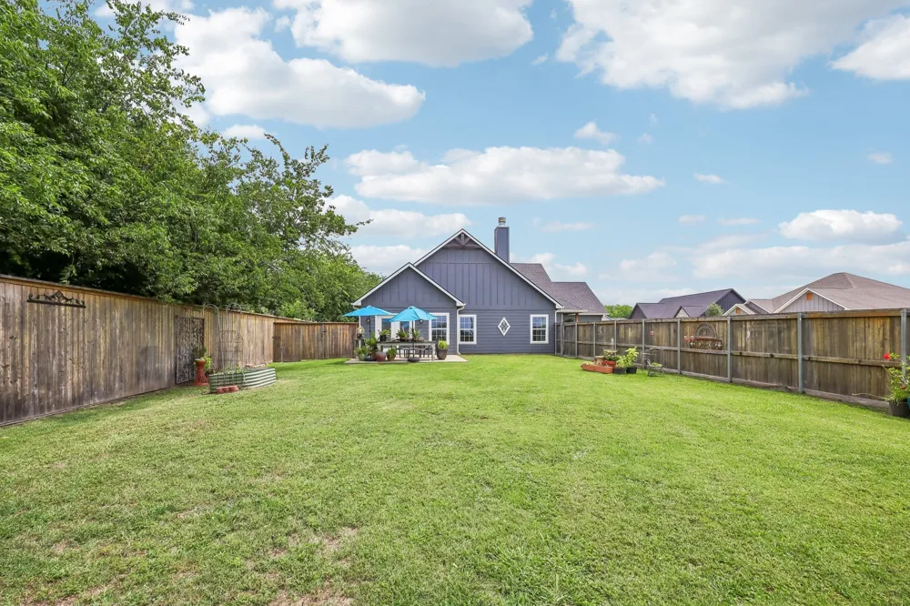 116 E Bexar Street Mabank, TX 75147