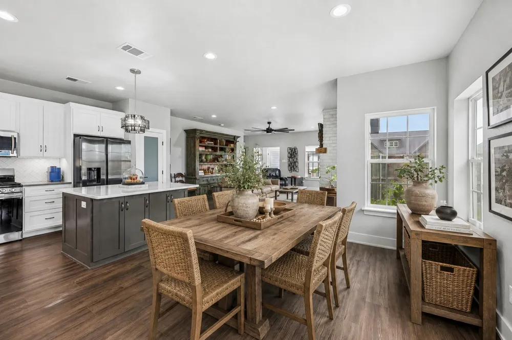 116 E Bexar Street Mabank, TX 75147