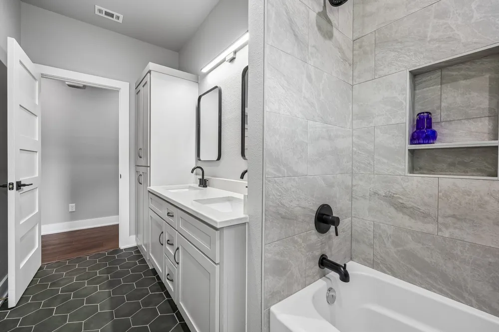 116 E Bexar Street Mabank, TX 75147