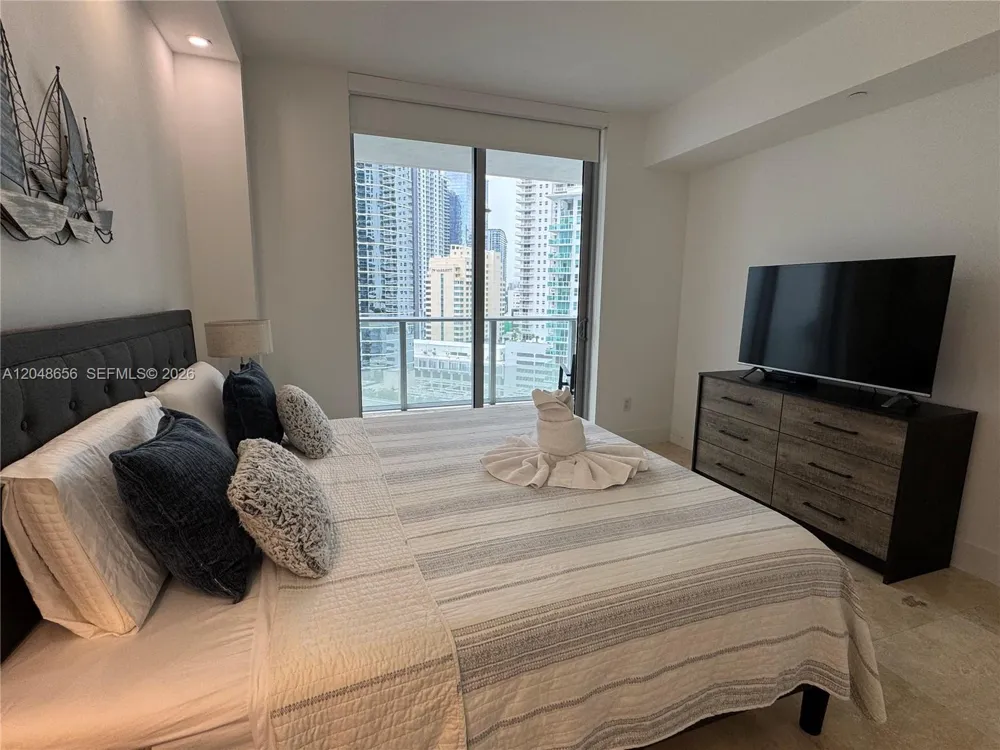 1300 Brickell Bay Dr #1701 Miami, FL 33131