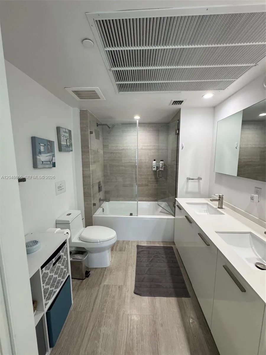 1300 Brickell Bay Dr #1701 Miami, FL 33131