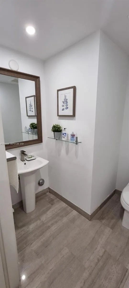 1300 Brickell Bay Dr #1701 Miami, FL 33131