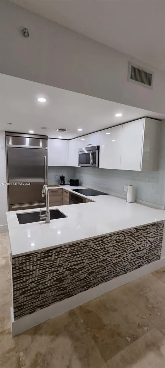 1300 Brickell Bay Dr #1701 Miami, FL 33131