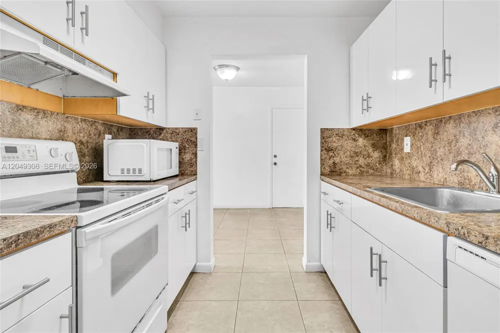 7201 Miami Lakes Dr #B14 Miami Lakes, FL 33014