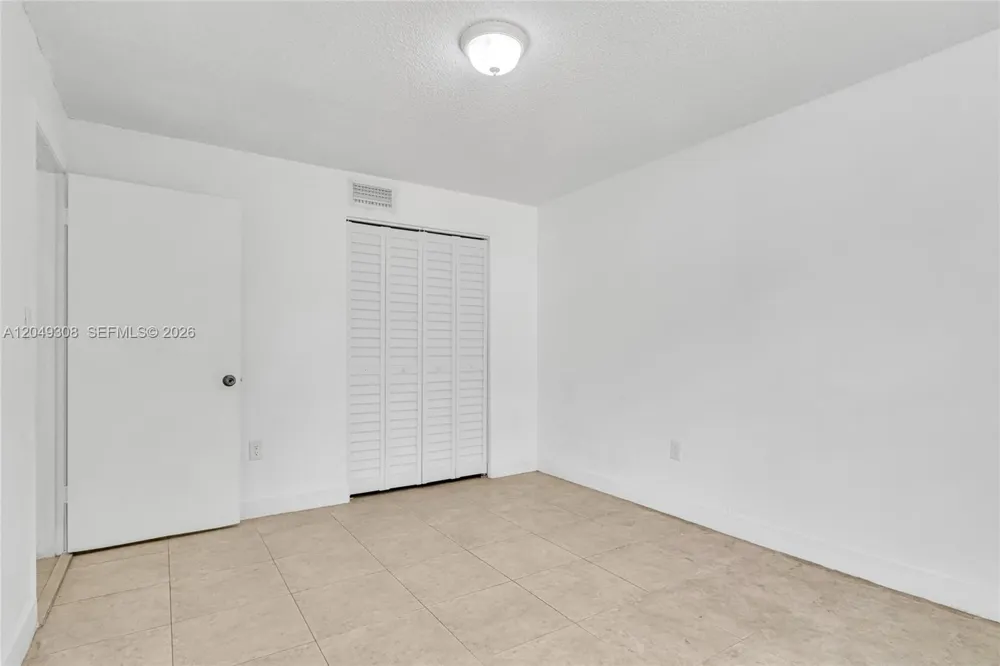 7201 Miami Lakes Dr #B14 Miami Lakes, FL 33014