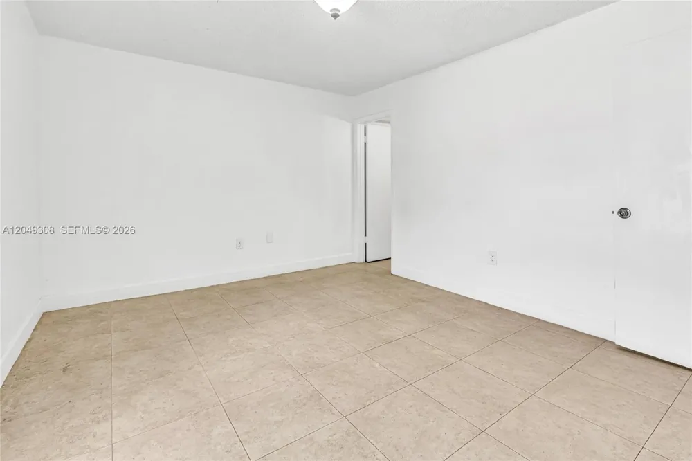 7201 Miami Lakes Dr #B14 Miami Lakes, FL 33014