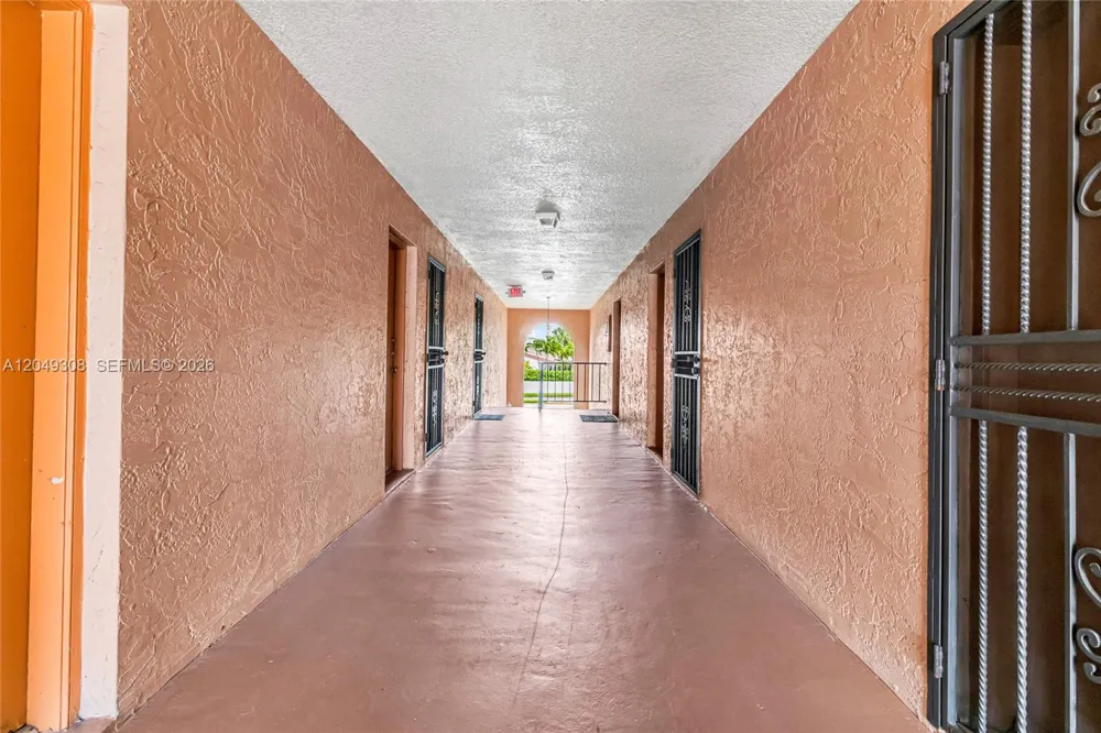 7201 Miami Lakes Dr #B14 Miami Lakes, FL 33014