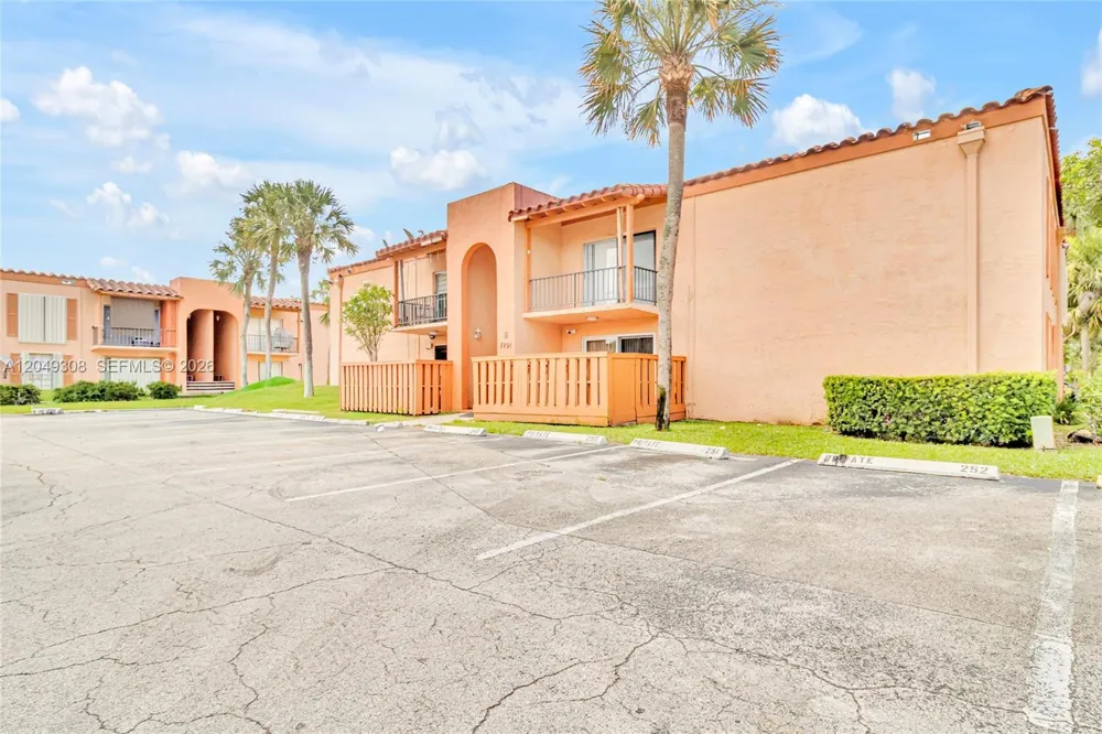 7201 Miami Lakes Dr #B14 Miami Lakes, FL 33014
