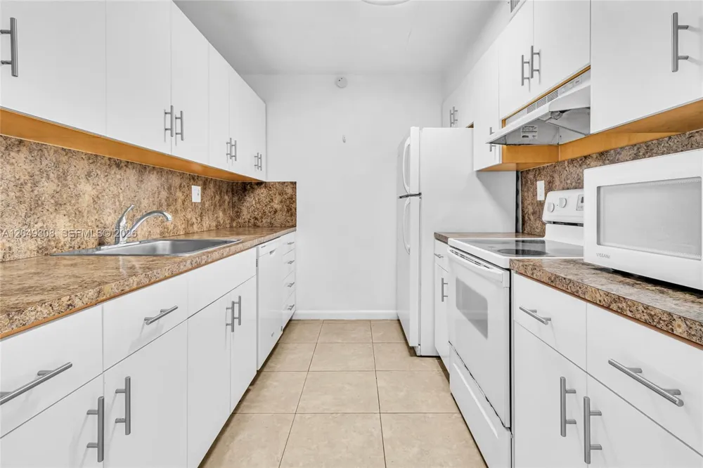 7201 Miami Lakes Dr #B14 Miami Lakes, FL 33014