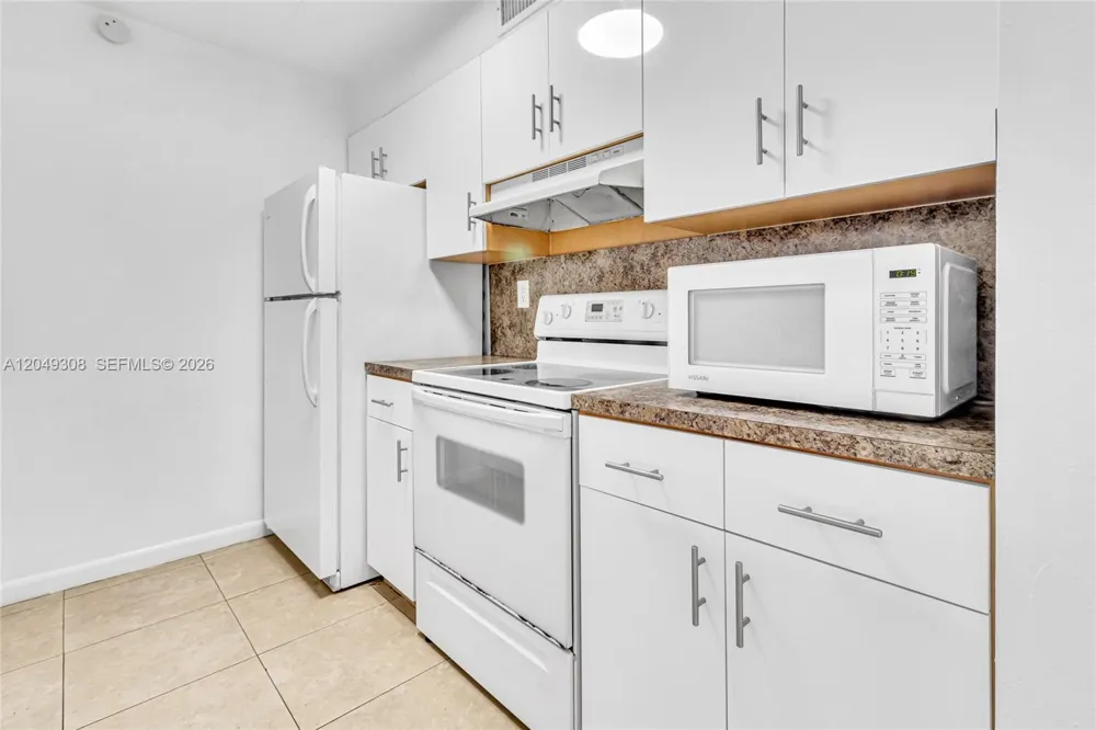 7201 Miami Lakes Dr #B14 Miami Lakes, FL 33014