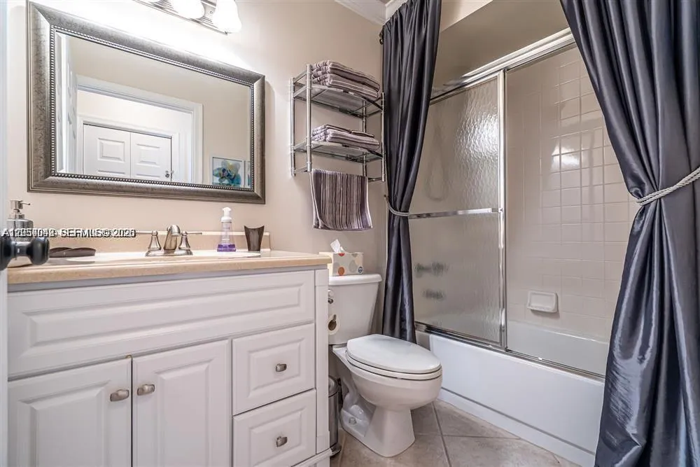 221 Waterside Dr #221 Hypoluxo, FL 33462