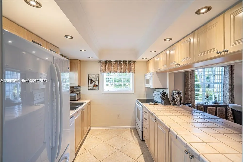221 Waterside Dr #221 Hypoluxo, FL 33462