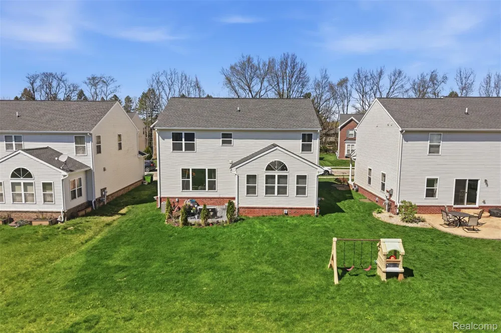 59625 Twin Pines Drive Lyon Charter Township, MI 48165