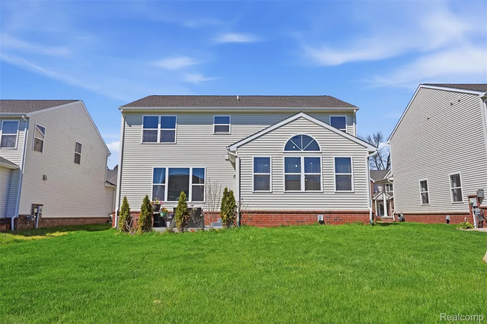 59625 Twin Pines Drive Lyon Charter Township, MI 48165