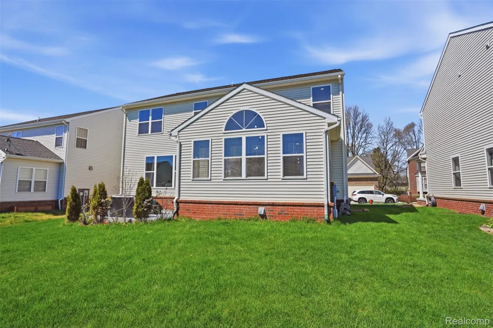 59625 Twin Pines Drive Lyon Charter Township, MI 48165