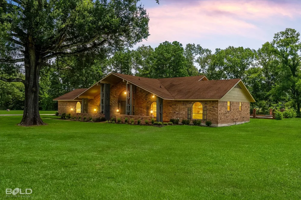 13695 Four Forks Road Keithville, LA 71047