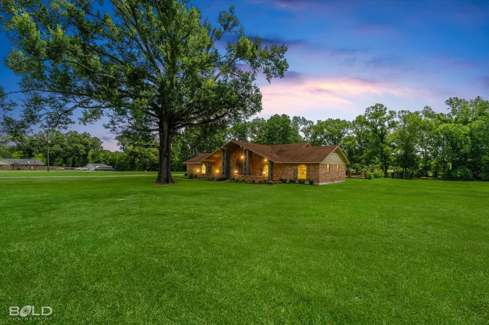 13695 Four Forks Road Keithville, LA 71047