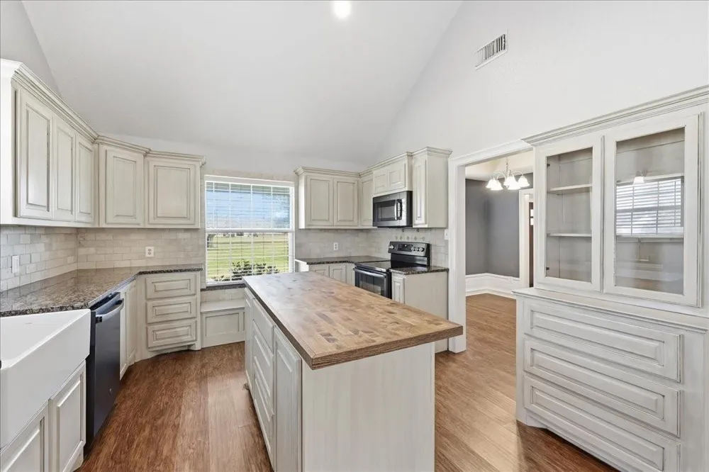 5433 Hidden Meadows Drive Orange, TX 77632
