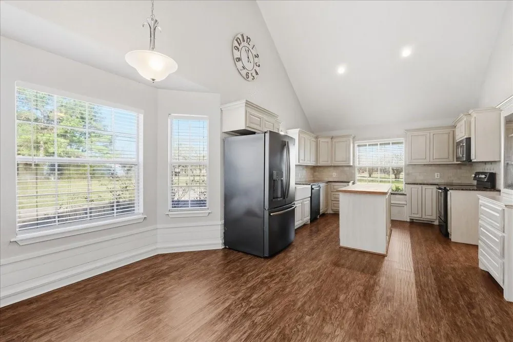 5433 Hidden Meadows Drive Orange, TX 77632