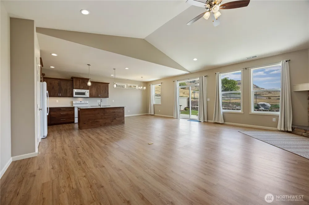 472 Sunny Brooke Lane Chelan, WA 98816