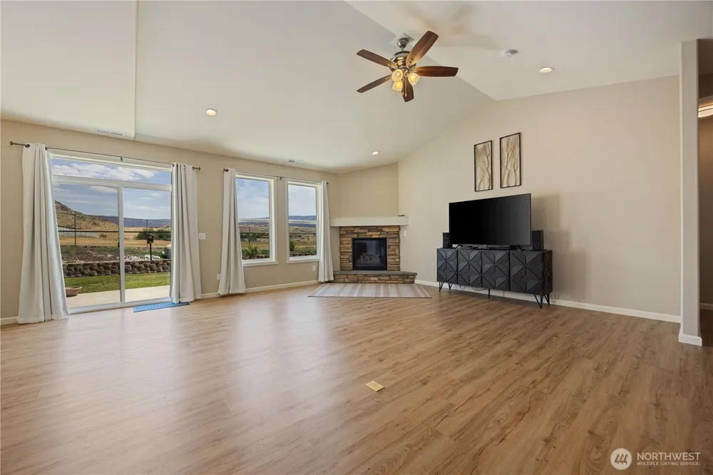 472 Sunny Brooke Lane Chelan, WA 98816