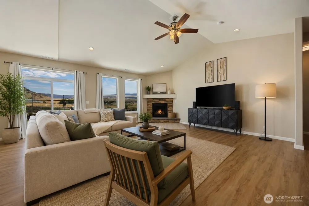 472 Sunny Brooke Lane Chelan, WA 98816