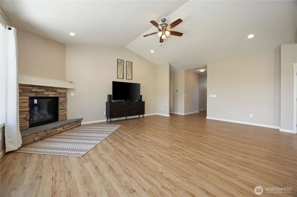 472 Sunny Brooke Lane Chelan, WA 98816