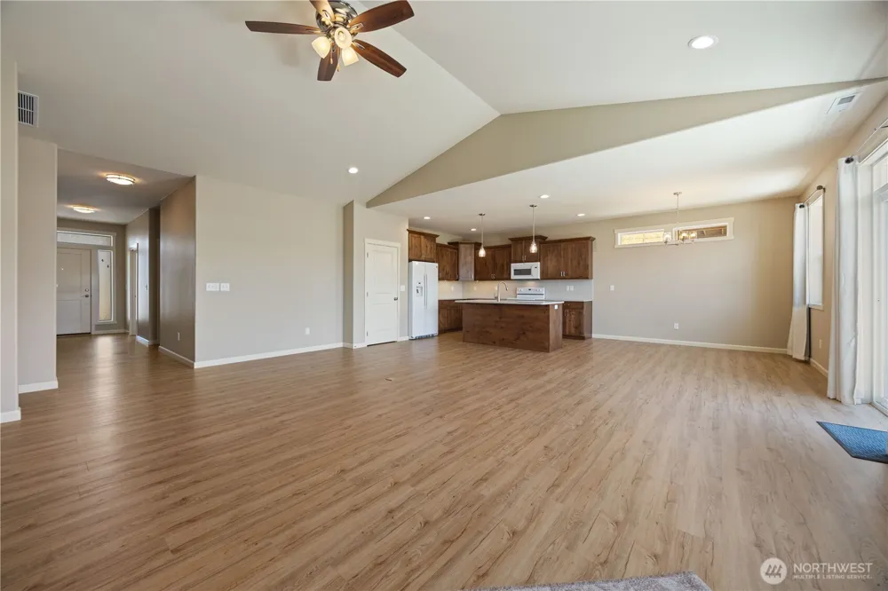 472 Sunny Brooke Lane Chelan, WA 98816