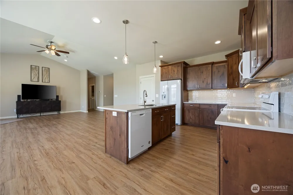 472 Sunny Brooke Lane Chelan, WA 98816