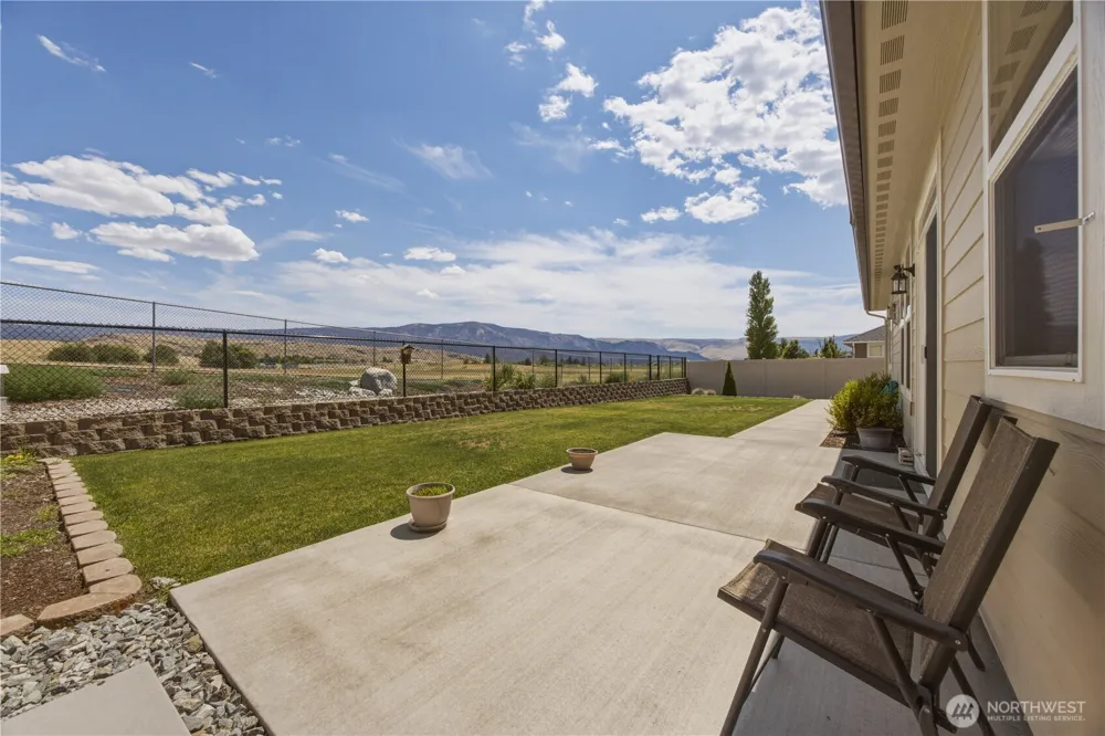 472 Sunny Brooke Lane Chelan, WA 98816