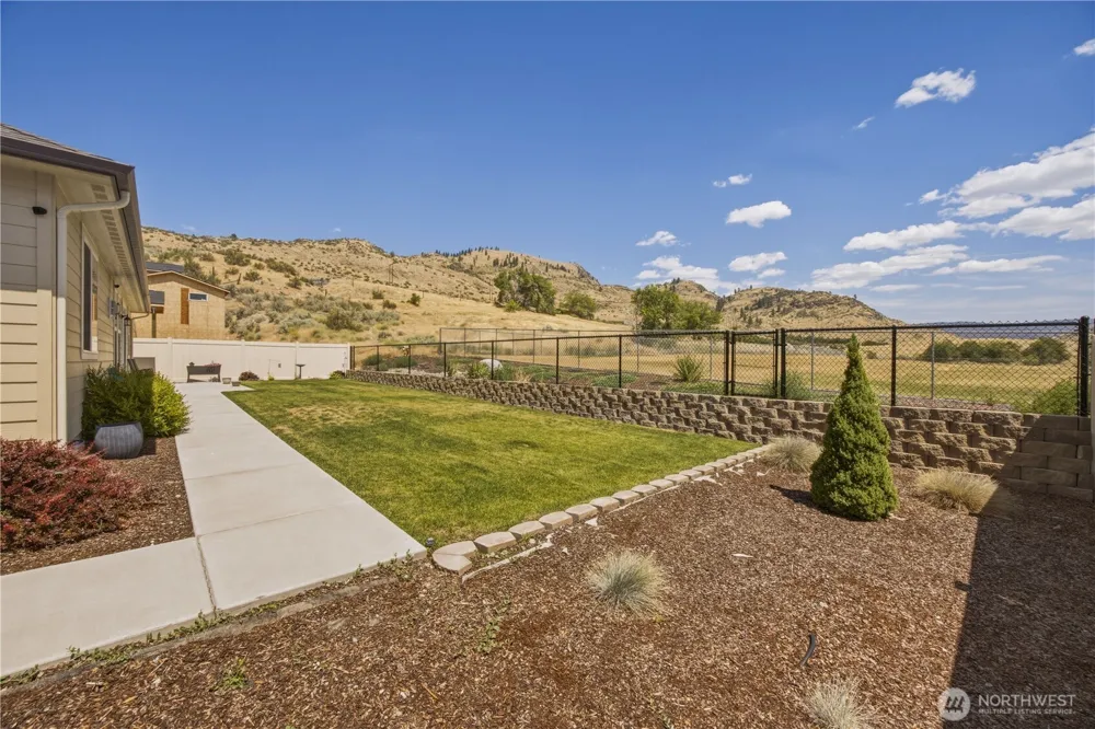 472 Sunny Brooke Lane Chelan, WA 98816