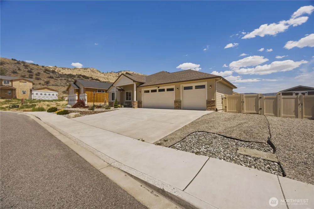 472 Sunny Brooke Lane Chelan, WA 98816